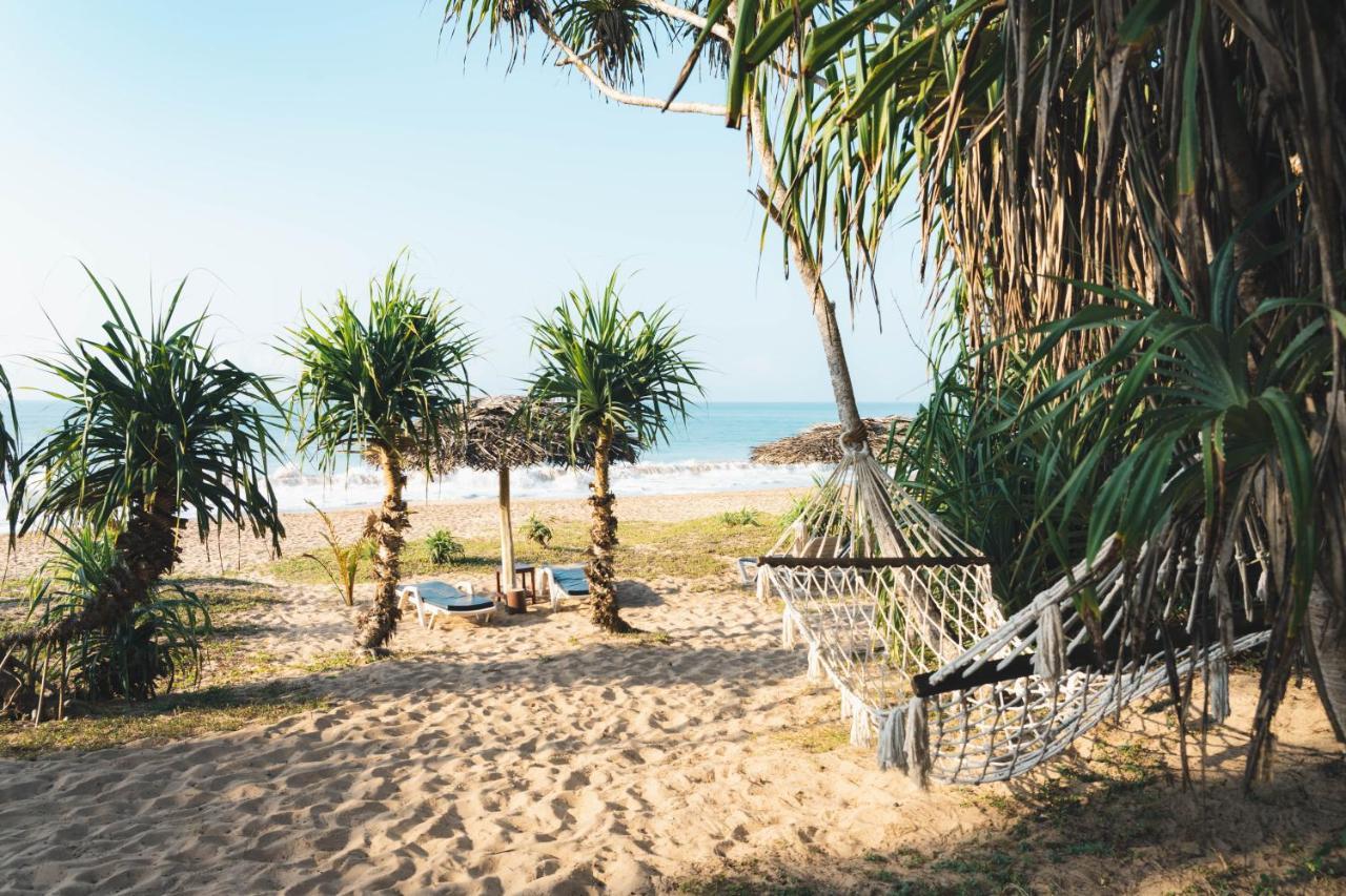 Ananya Beach Resort Тангале Екстериор снимка