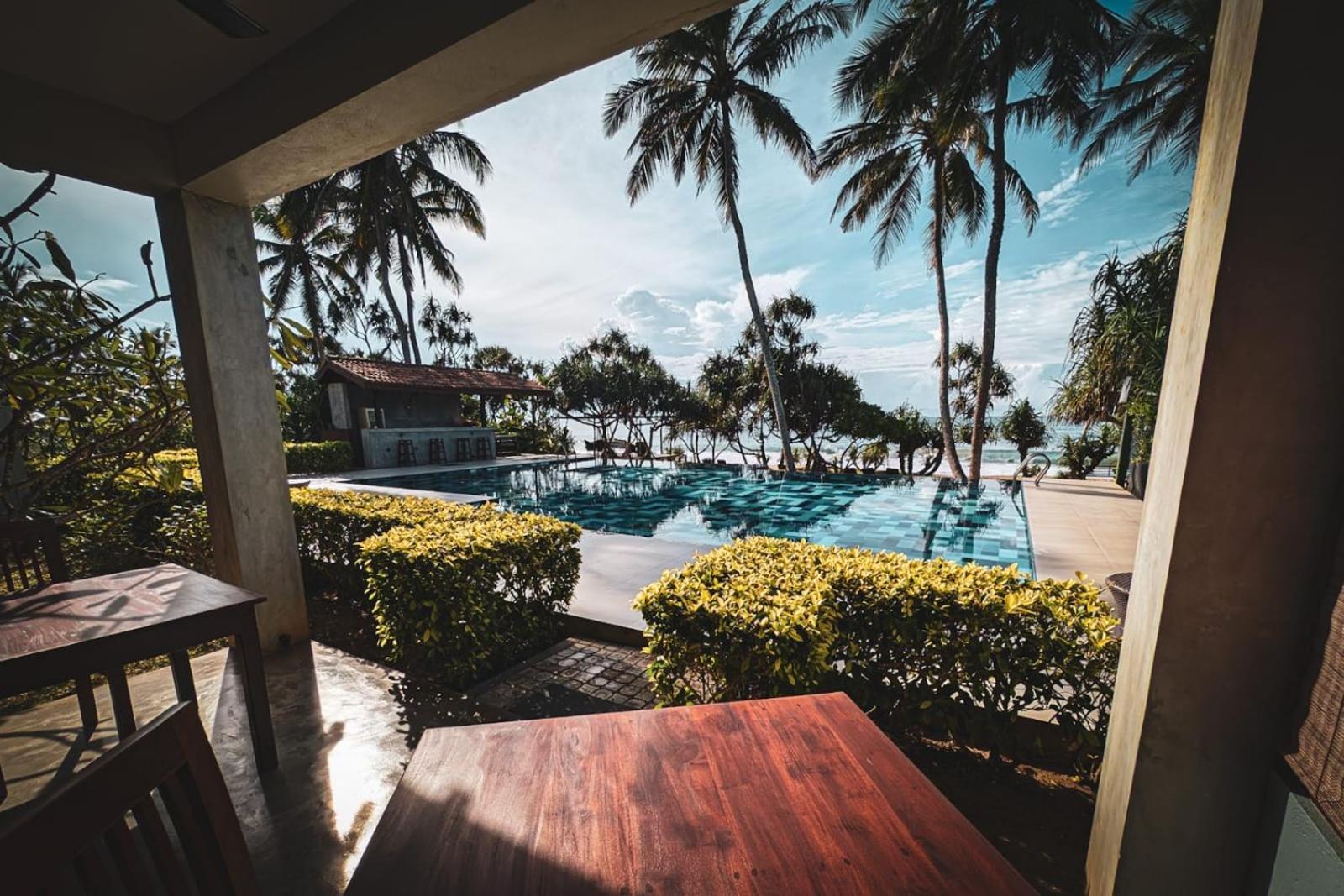 Ananya Beach Resort Тангале Екстериор снимка