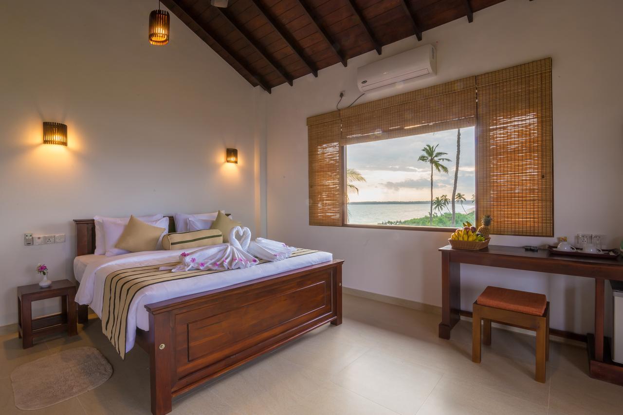 Ananya Beach Resort Тангале Екстериор снимка